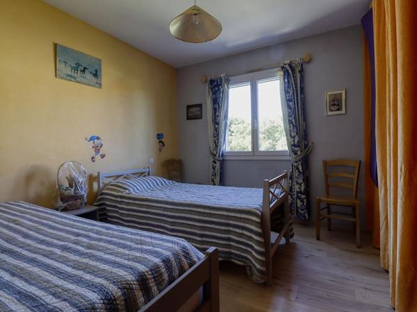 Maison familiale 4 chambres avec jardin, garage et terrain piscinable