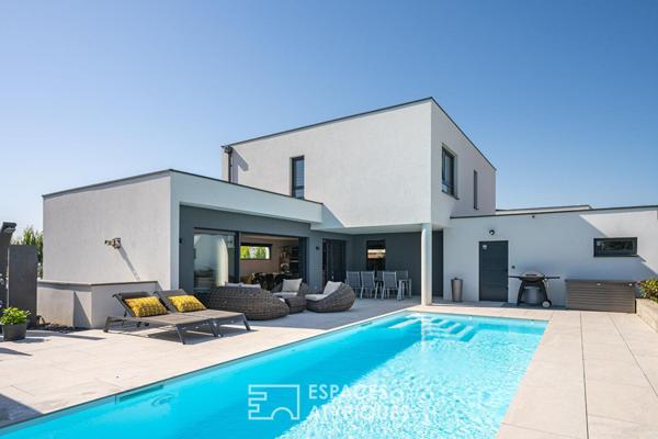 Maison contemporaine et sa piscine
