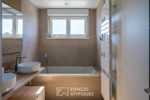 Maison contemporaine et sa piscine