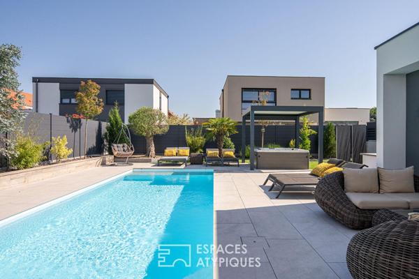 Maison contemporaine et sa piscine