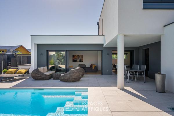 Maison contemporaine et sa piscine