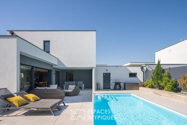 Maison contemporaine et sa piscine