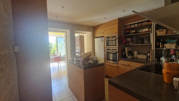 Maison - 9 pièces - 205 m²