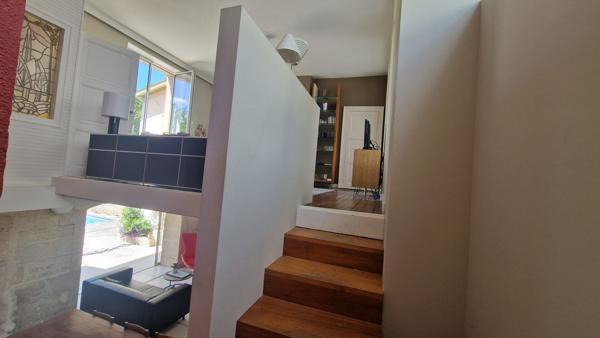 Maison - 9 pièces - 205 m²