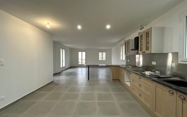 Maison à louer    5 pièces •  Balanzac