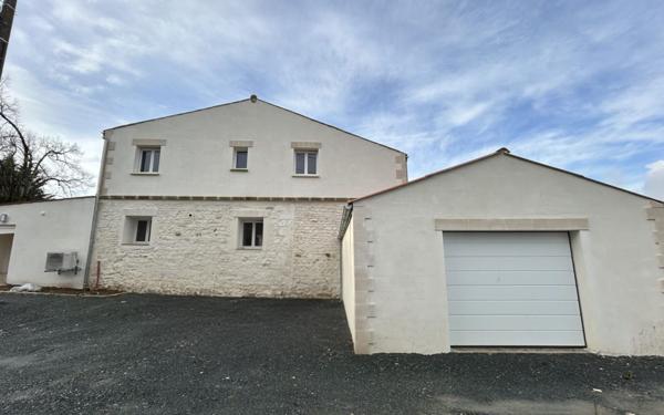 Maison à louer    5 pièces •  Balanzac