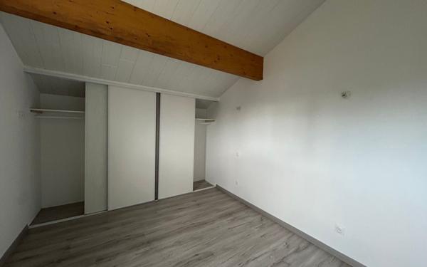 Maison à louer    5 pièces •  Balanzac