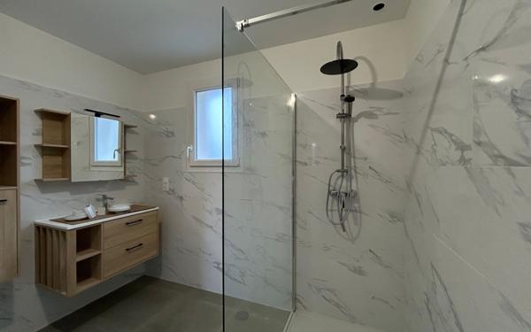 Maison à louer    5 pièces •  Balanzac