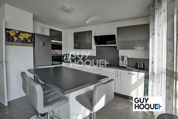 CARRE DE SOIE - T3 66 m² AVEC TERRASSE - METRO A / TRAMWAY T3 &T7