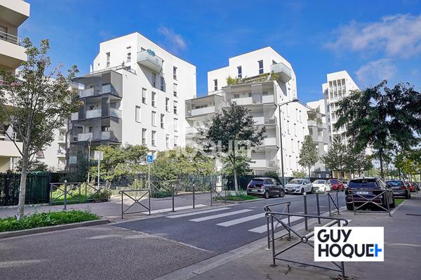 CARRE DE SOIE - T3 66 m² AVEC TERRASSE - METRO A / TRAMWAY T3 &T7