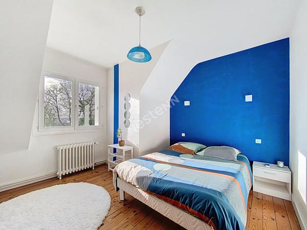 A VENDRE grande maison d'une superficie de 240 m² - 5 chambres - Château-Gontier, proche commerces.