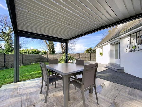 A VENDRE grande maison d'une superficie de 240 m² - 5 chambres - Château-Gontier, proche commerces.