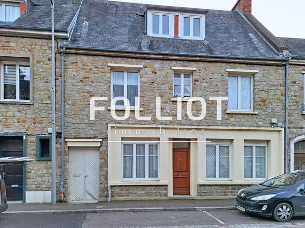 A VENDRE CENTRE DE PERIERS GRANDE MAISON DE VILLE-TERRAIN-GARAGES