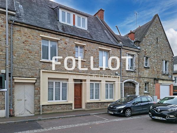 A VENDRE CENTRE DE PERIERS GRANDE MAISON DE VILLE-TERRAIN-GARAGES