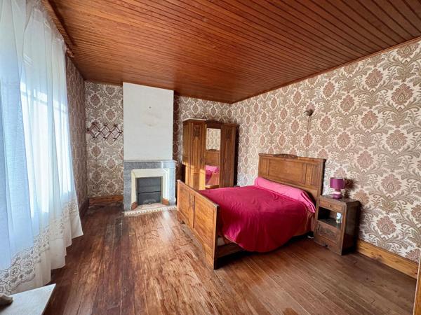 Maison 3CH + 3 garages + dependances + terrain 1101 m2