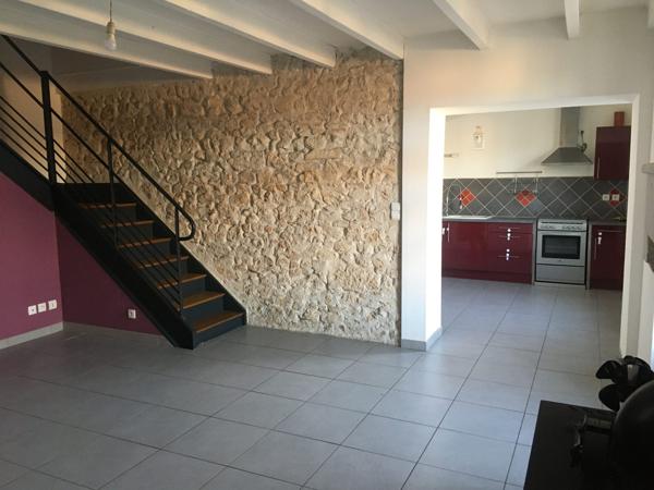 MAISON DE VILLAGE AVEC RAPPORT LOCATIF