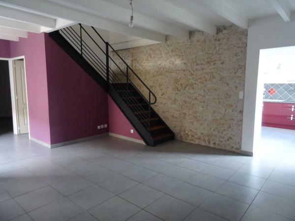 MAISON DE VILLAGE AVEC RAPPORT LOCATIF