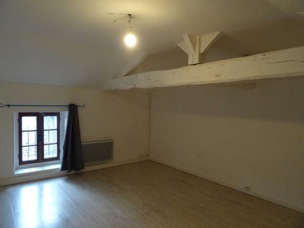 MAISON DE VILLAGE AVEC RAPPORT LOCATIF