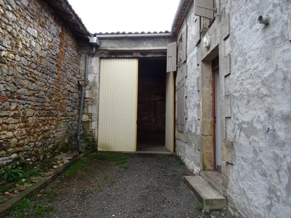 MAISON DE VILLAGE AVEC RAPPORT LOCATIF