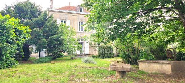 ISLE D'ESPAGNAC - BELLE MAISON DE CARACTERE AVEC TERRASSE, TERRAIN ET DEPENDANCES