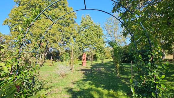 Superbe bâtisse du XIXème siècle 214m2 - 4 chambres - grand garage - piscine