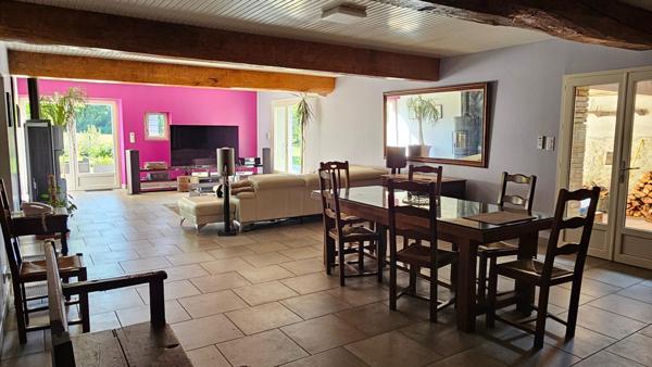 Superbe bâtisse du XIXème siècle 214m2 - 4 chambres - grand garage - piscine