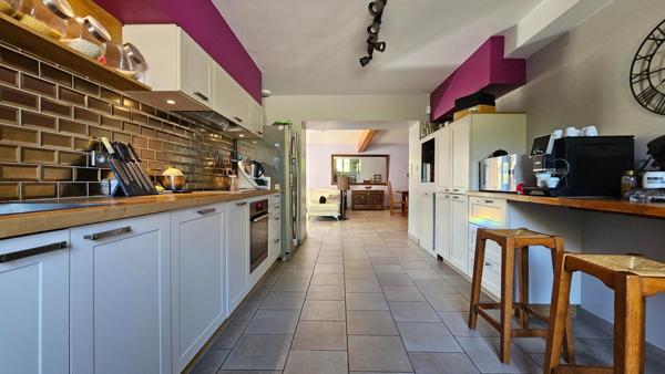 Superbe bâtisse du XIXème siècle 214m2 - 4 chambres - grand garage - piscine