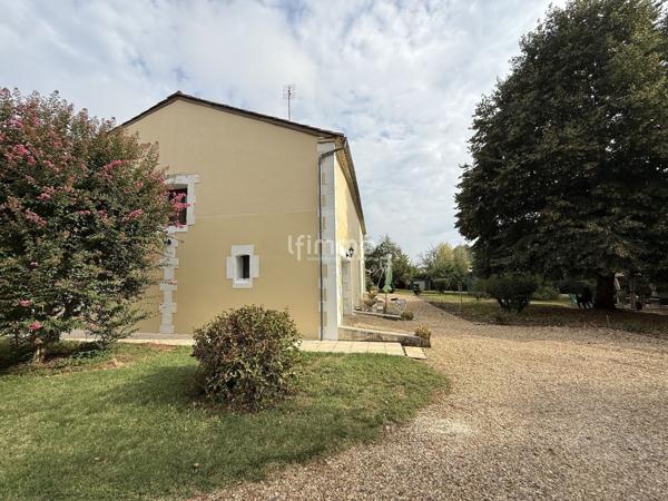 Grande maison de village avec parc et étang