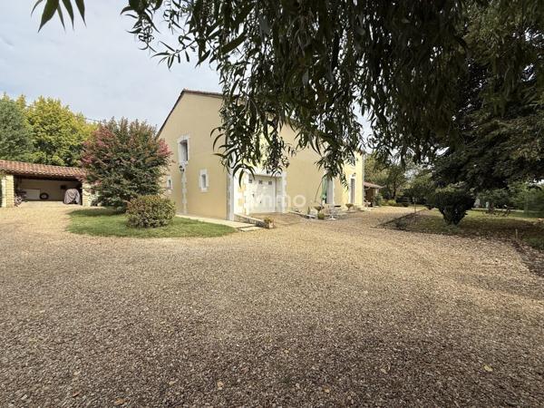 Grande maison de village avec parc et étang