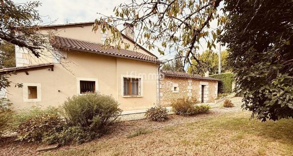 Grande maison de village avec parc et étang