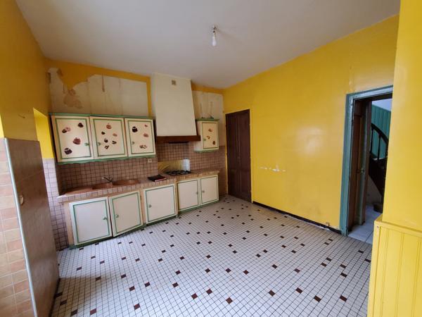 MARMANDE : maison de ville à vendre avec 4 chambres, terrasse et garage.