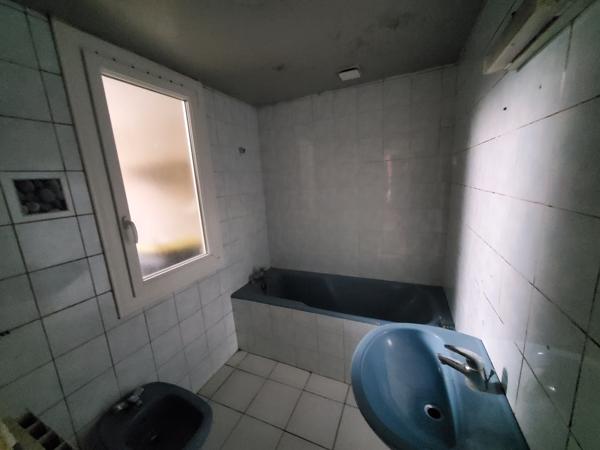 MARMANDE : maison de ville à vendre avec 4 chambres, terrasse et garage.