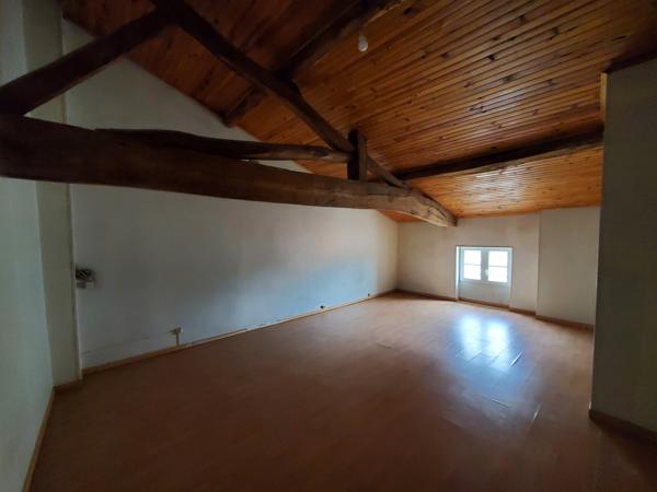 MARMANDE : maison de ville à vendre avec 4 chambres, terrasse et garage.