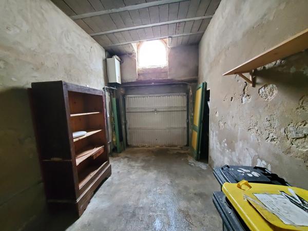 MARMANDE : maison de ville à vendre avec 4 chambres, terrasse et garage.
