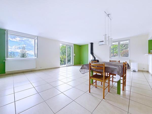 Hauteurs de Saint-Étienne-de-Crossey, maison avec piscine et appartement indépendant