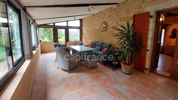 A vendre. Ensemble de 250m² à Tursac (24) avec maison d'habitation, gîte, piscine lagon sur près de 1,5 hectares de terrain en partie boisé. possibilité de création d'une auberge