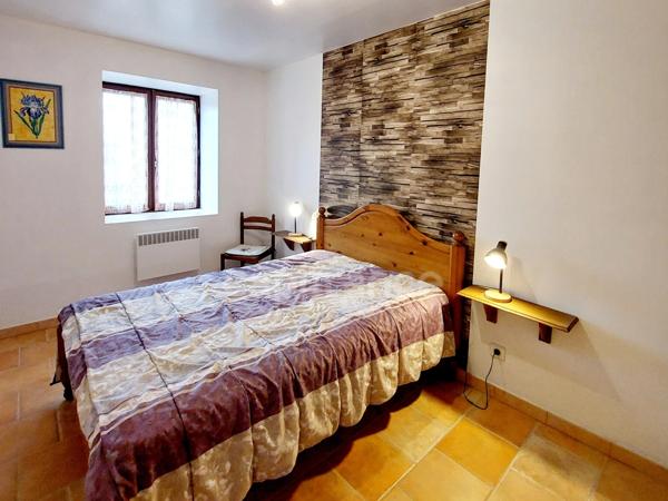 A vendre. Ensemble de 250m² à Tursac (24) avec maison d'habitation, gîte, piscine lagon sur près de 1,5 hectares de terrain en partie boisé. possibilité de création d'une auberge