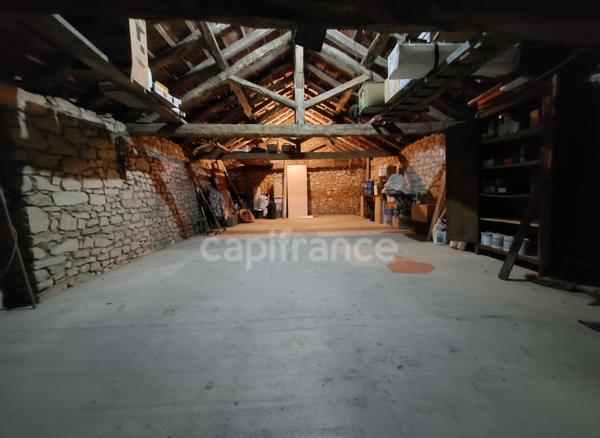 A vendre. Ensemble de 250m² à Tursac (24) avec maison d'habitation, gîte, piscine lagon sur près de 1,5 hectares de terrain en partie boisé. possibilité de création d'une auberge