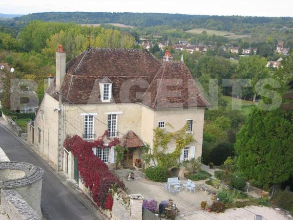 MANOIR