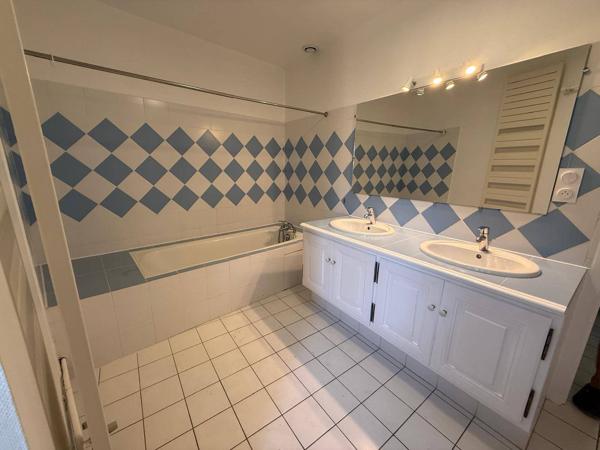 Maison en pierres de 167.35m² avec terrain à SAVAS