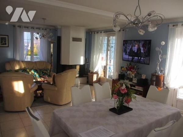 Pavillon de 148m² habitables  sur un terrain de 1606m²  vendu en nu-propriété (reserve du droit...