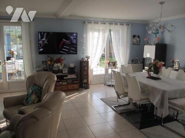 Pavillon de 148m² habitables  sur un terrain de 1606m²  vendu en nu-propriété (reserve du droit...