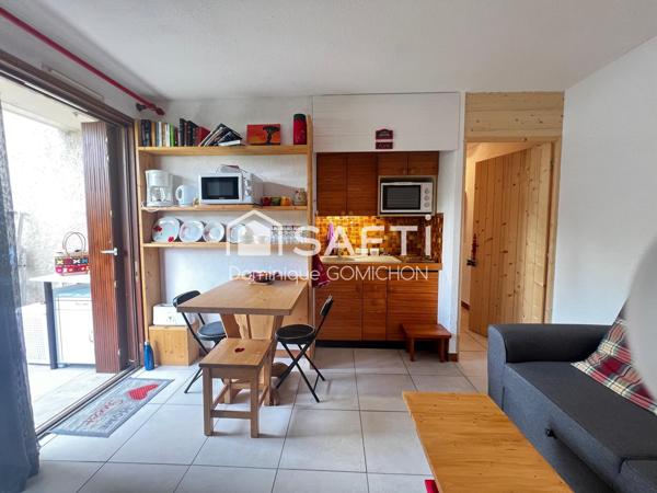 Studio terrasse donnant sur un parc arboré, proximité commerces et plages