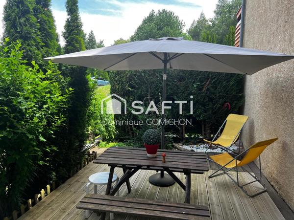 Studio terrasse donnant sur un parc arboré, proximité commerces et plages