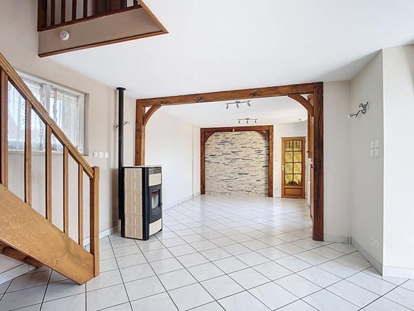 A VENDRE à TRELAZÉ Maison ancienne 4 chambres, 400 m² de jardin !