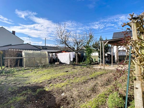 A VENDRE à TRELAZÉ Maison ancienne 4 chambres, 400 m² de jardin !