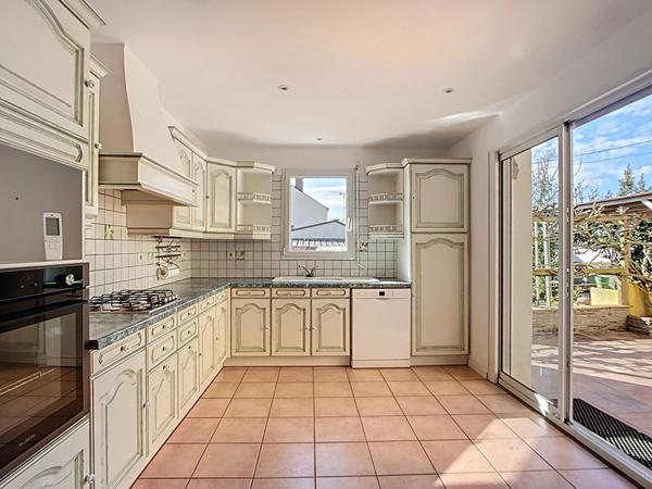 A VENDRE à TRELAZÉ Maison ancienne 4 chambres, 400 m² de jardin !