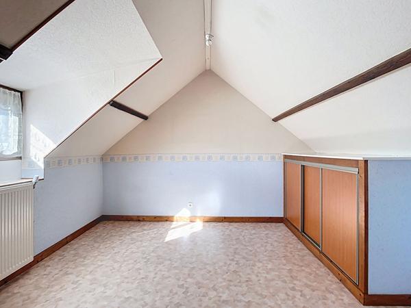 A VENDRE à TRELAZÉ Maison ancienne 4 chambres, 400 m² de jardin !