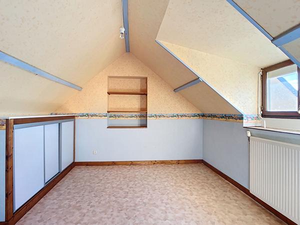 A VENDRE à TRELAZÉ Maison ancienne 4 chambres, 400 m² de jardin !