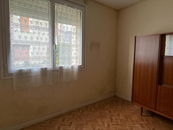 Maison de village au centre de Lignieres